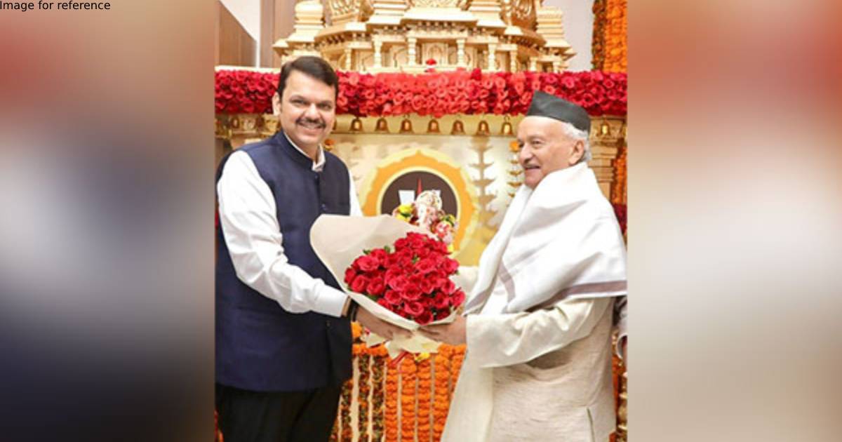 Guv Koshyari visits Dy CM Fadnavis' residence 'Sagar', worships Lord Ganesha